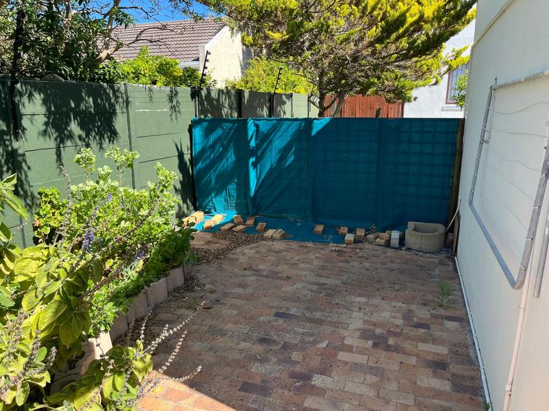 1 Bedroom Property for Sale in Fish Hoek Western Cape